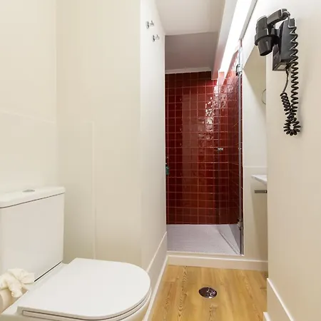 Апартаменты Designer Retreat- Newly Remodelled 1 Bedroom Лиссабон
